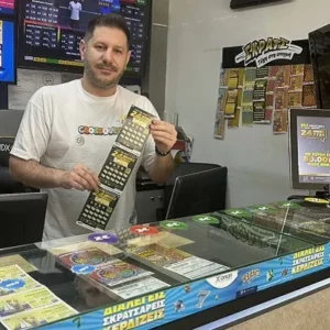 Ραντεβού με την τύχη έδωσαν δύο παίκτες του ΣΚΡΑΤΣ σε Λιβαδειά και Τρίκαλα – Θα εισπράττουν 24.000 ευρώ και 5.000 ευρώ κάθε μήνα για 2 χρόνια χάρη στην οικογένεια λαχνών «24 ΜΗΝΕΣ ΤΥΧΗ»
