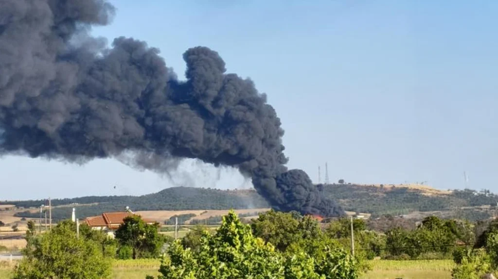 Φωτιά τώρα: Πυρκαγιά σε εργοστάσιο ανακύκλωσης στην Αλεξανδρούπολη