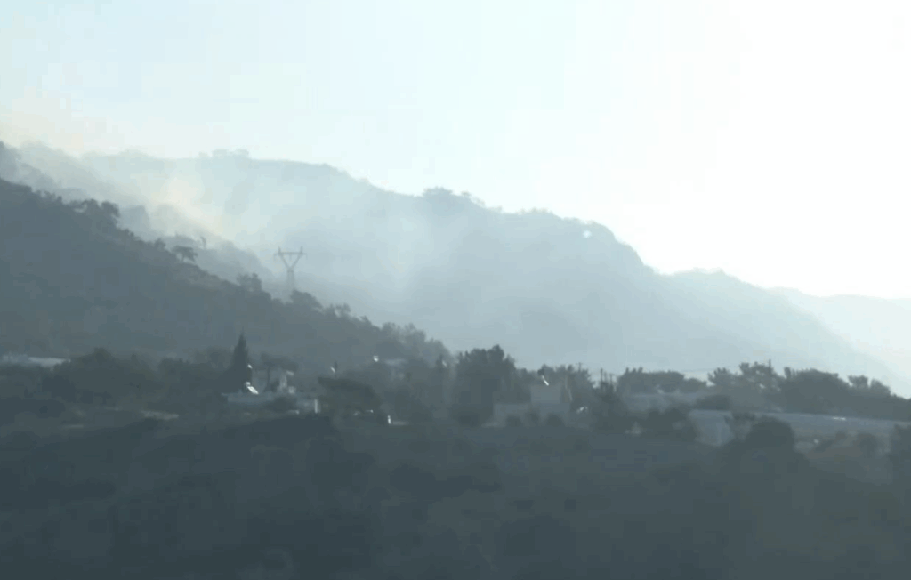 Φωτιά τώρα: Μάχη με τις φλόγες στην Ιεράπετρα. Κάηκαν σπίτια… (vid)