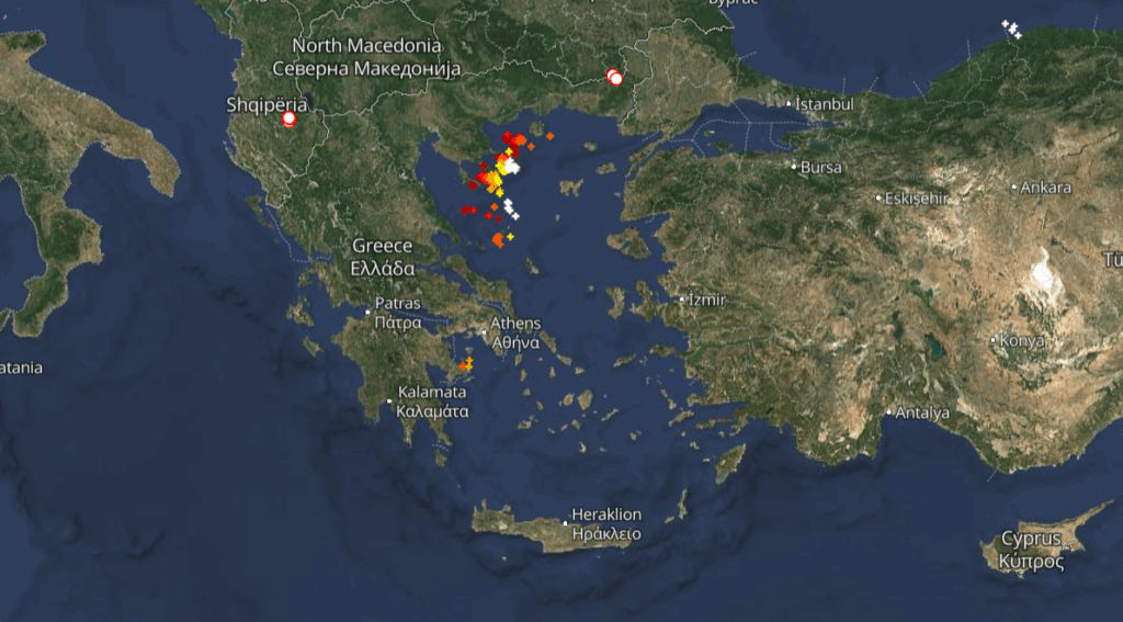 Καιρός 1-8: Καταιγίδες σε εξέλιξη τώρα. Πού εκδηλώνονται – Live
