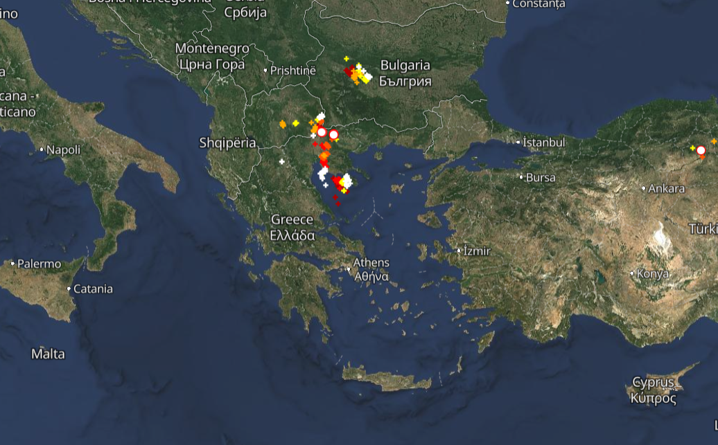 Καταιγίδες Live: Πού χτυπά η κακοκαιρία τώρα