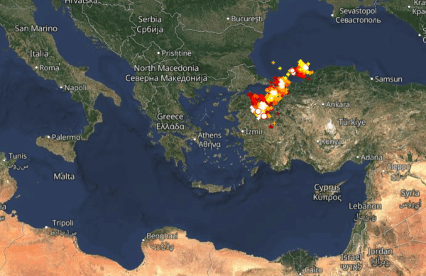 Καιρός τώρα: Εκτός ελλαδικού χώρου το σύστημα των καταιγίδων – Live