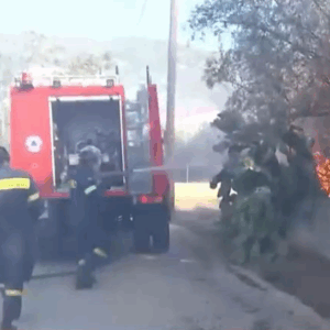Φωτιά τώρα: Τραγωδία με νεκρό ηλικιωμένο στην Κερατέα