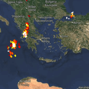 Καιρός 6-8: Σε εξέλιξη ισχυρές καταιγίδες -Πού εκδηλώνονται Live