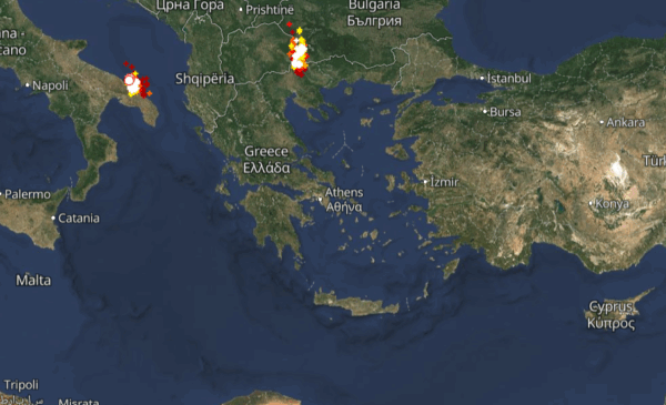 Καιρός 5-8: Πού εκδηλώνονται τώρα καταιγίδες – Live