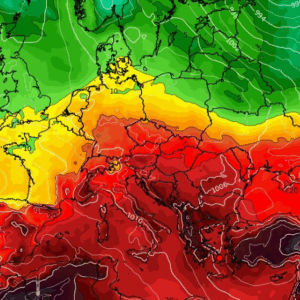 Καιρός 11-8: Παραμένει ζεστό το GFS, βλέπει κάτι από καύσωνα μετά τις 20 Αυγούστου
