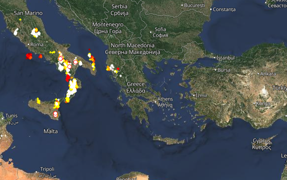Καιρός τώρα 15-8: Μεμονωμένες καταιγίδες, Live