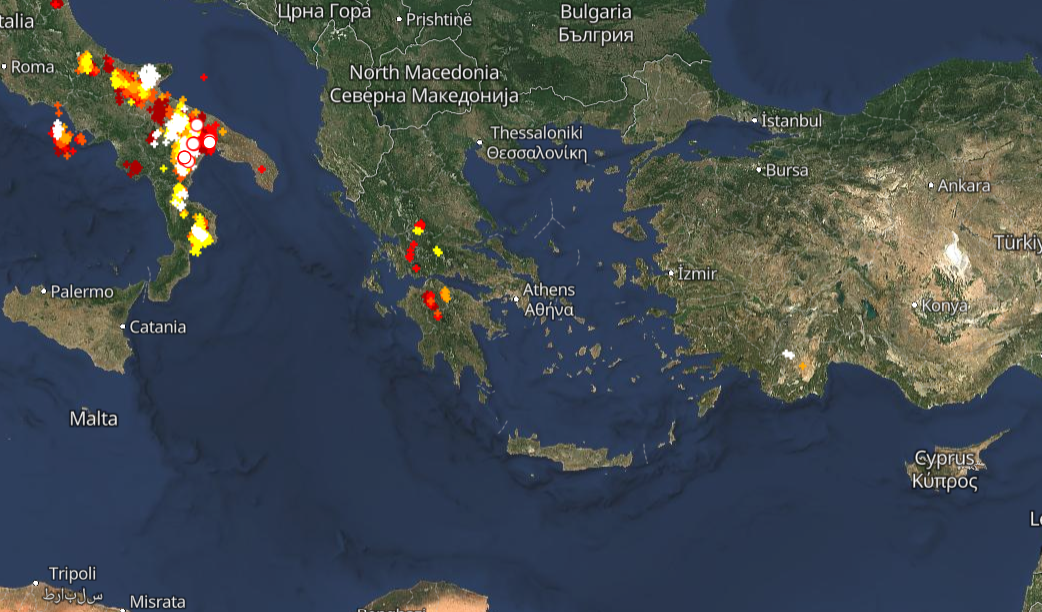 Καιρός 26-8: Καταιγίδες σε εξέλιξη τώρα - Πού εκδηλώνονται, Live