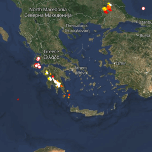 Καιρός 6-8: Διάσπαρτες καταιγίδες τώρα! Πού εκδηλώνονται, Live…