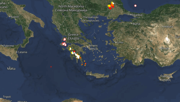 Καιρός 6-8: Διάσπαρτες καταιγίδες τώρα! Πού εκδηλώνονται, Live…