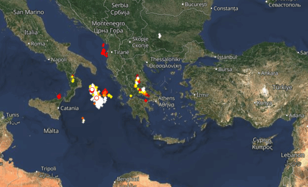 Καιρός 5-8: Συνεχίζονται οι καταιγίδες. Πού εκδηλώνονται τώρα, Live