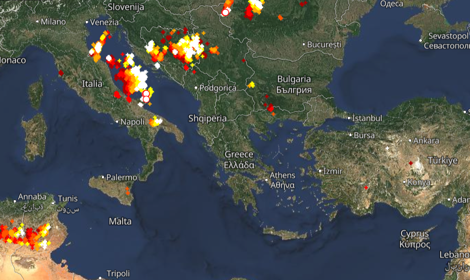 Καιρός 3-8: Καταιγίδες αστάθειας τώρα! Πού εκδηλώνονται, Live