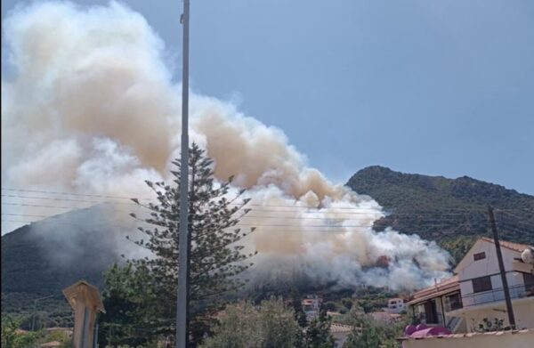 Φωτιά τώρα: Μεγάλη πυρκαγιά στην Τροιζηνία
