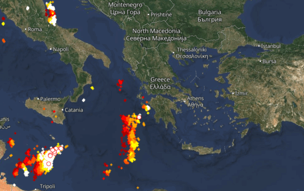 Ισχυρή κακοκαιρία: Καταιγίδες σε εξέλιξη τώρα – Πού εκδηλώνονται Live