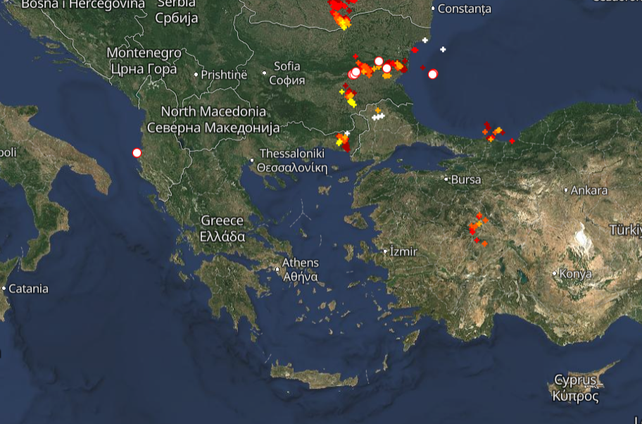 Καιρός 12-9: Καταιγίδες σε εξέλιξη τώρα – Πού εκδηλώνονται, Live