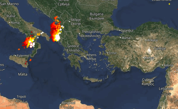 Καιρός 11-9: Καταιγίδες Live – Πού εκδηλώνονται τώρα – Πλησιάζουν…