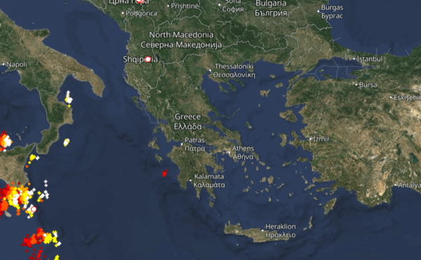 Καιρός 27-9: Καταιγίδες τώρα – Πού εκδηλώνονται live