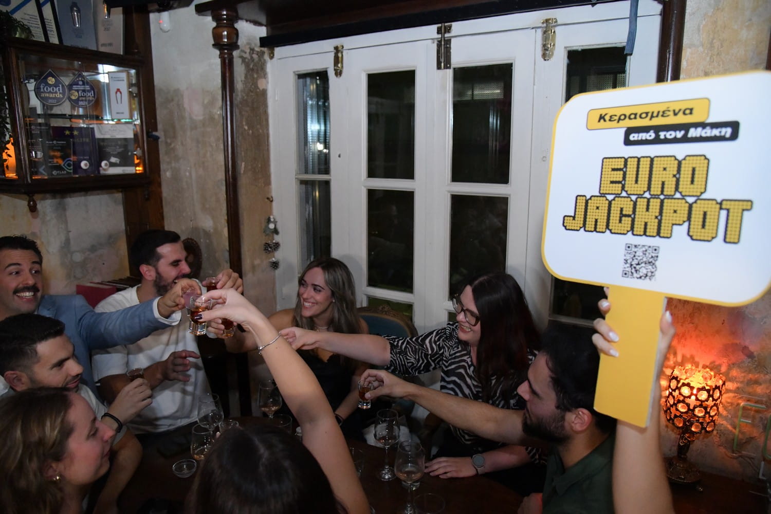 Νέα εξόρμηση του Μάκη στη νυχτερινή Αθήνα