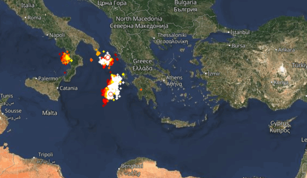 Καιρός 17-10: Καταιγίδες σε εξέλιξη τώρα – Πού εκδηλώνονται Live