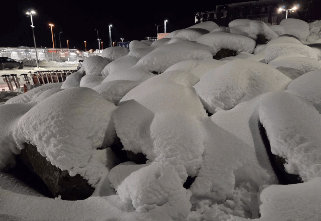 Πρόωρη ιστορική χιονόπτωση για την Ισλανδία (vid)