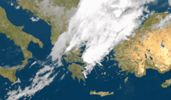 Καιρός 27-10: Τσατραφύλλιας για καταιγίδες τις επόμενες ώρες