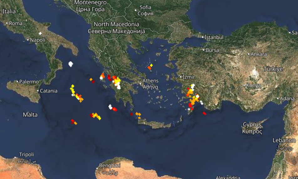 Κακοκαιρία 7-10: Πού εκδηλώνονται τώρα καταιγίδες - Live