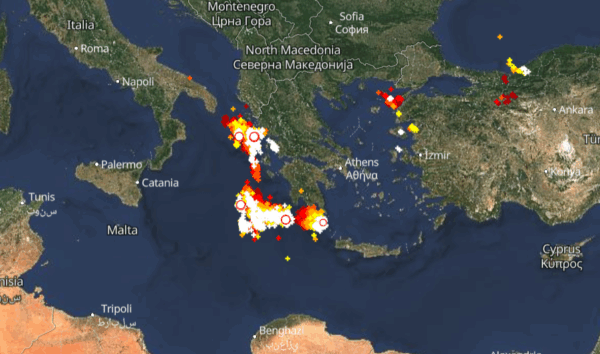 Κακοκαιρία 23-10: Πού εκδηλώνονται τώρα καταιγίδες – Live