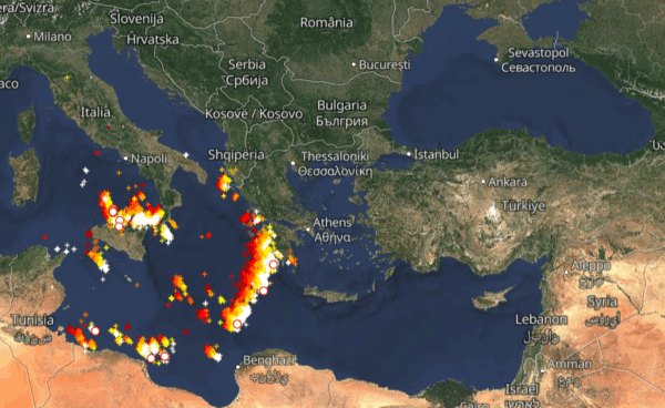 Καιρός 2-10: Λαίλαπα καταιγίδων Live – Πού εκδηλώνονται τώρα