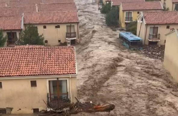 Εικόνες καταστροφής στη Βουλγαρία από τις πλημμύρες (vid)