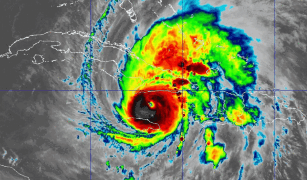 Τυφώνας Μελίσσα: Προκάλεσε τεράστιες καταστροφές στη Τζαμάικα, κινείται προς την Κούβα (vid)