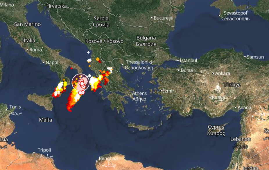 Καιρός 19-11: Ισχυρές καταιγίδες σε εξέλιξη - Πού εκδηλώνονται Live