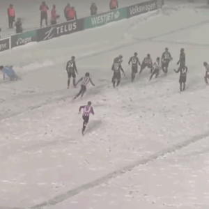 Το γκολ της χρονιάς μπήκε στα… χιόνια (vid)