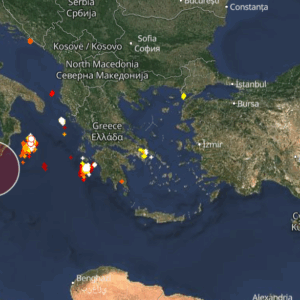 Καιρός 9-11: Κακοκαιρία σε εξέλιξη – Πού εκδηλώνονται καταιγίδες Live