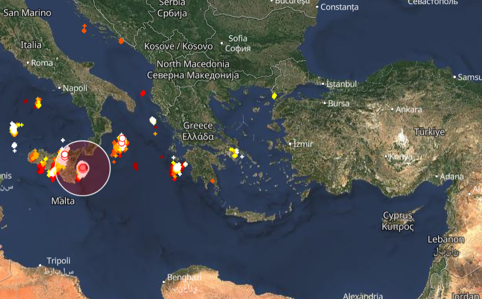 Καιρός 9-11: Κακοκαιρία σε εξέλιξη – Πού εκδηλώνονται καταιγίδες Live