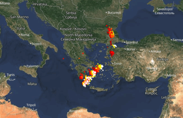 Καιρός 10-11: Λαίλαπα καταιγίδων – Live! Μπήκαν στο Αιγαίο οι καταιγίδες