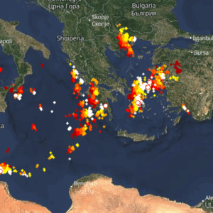 Καιρός 28-11: Τρεις πυρήνες καταιγίδων – Πού εκδηλώνονται τώρα, Live