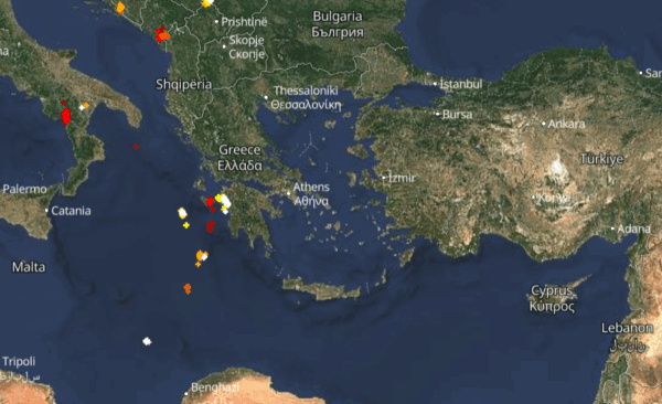 Καιρός 3-11: Καταιγίδες σε εξέλιξη τώρα – Πού εκδηλώνονται – Live