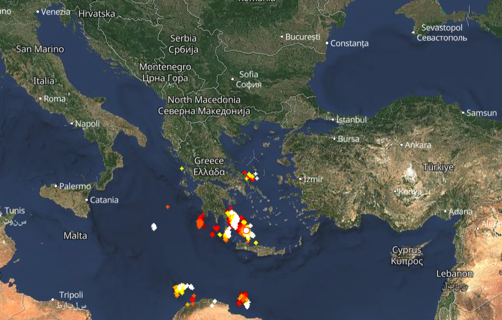 Κακοκαιρία Live: Πού εκδηλώνονται τώρα καταιγίδες και κεραυνοπτώσεις