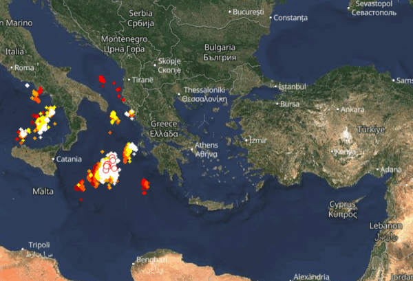 Καιρός 8-11: Νέος γύρος καταιγίδων – Πλησιάζουν τη δυτική Ελλάδα – Live