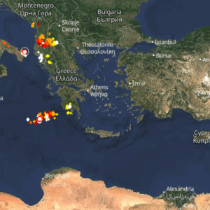 Καιρός 8-11: Κακοκαιρία σε εξέλιξη – Πού σημειώνονται καταιγίδες Live