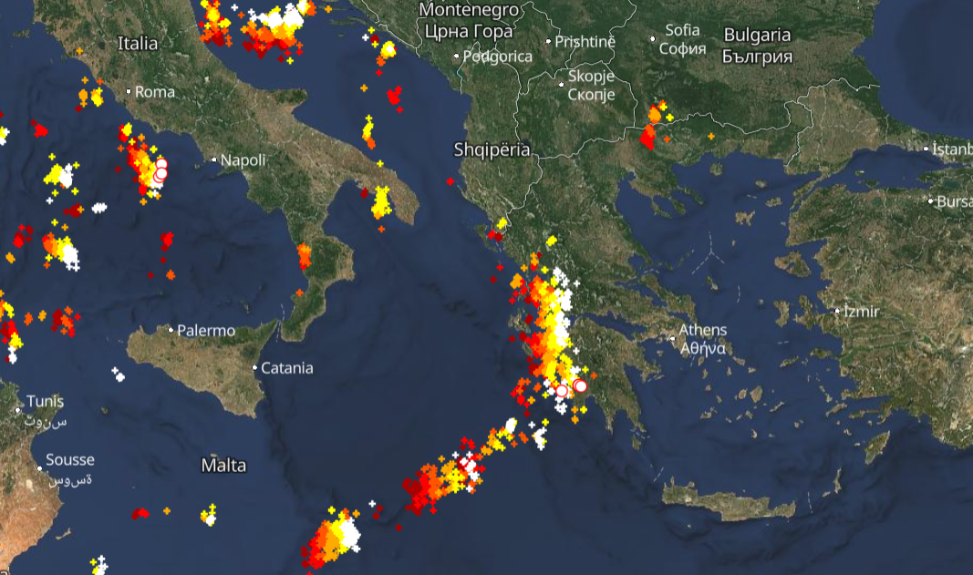Καιρός 27-11: Ισχυρές καταιγίδες σε εξέλιξη - Πού εκδηλώνονται τώρα