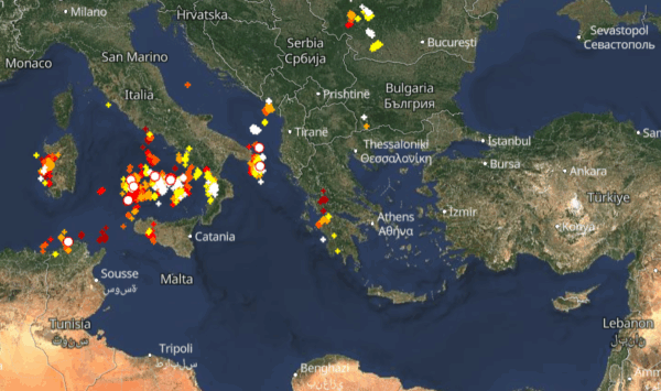 Καιρός 22-11: Καταιγίδες τώρα – Πού εκδηλώνονται Live