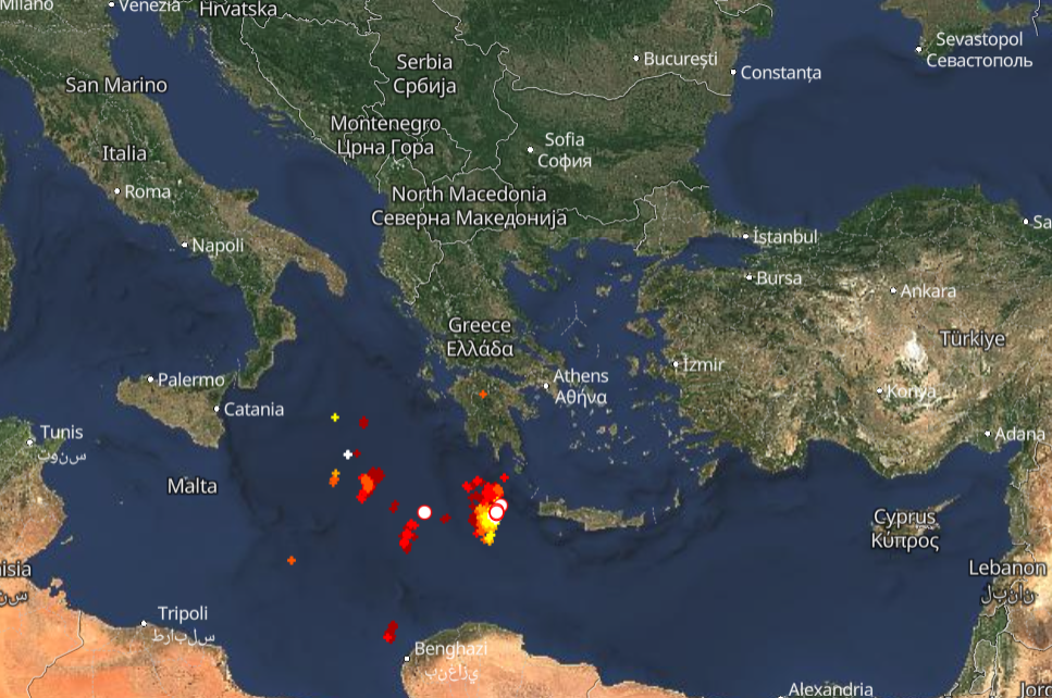 Καιρός 1-11: Πού εκδηλώνονται τώρα καταιγίδες – Δείτε Live