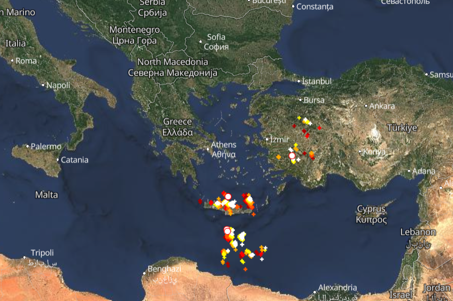 Καιρός 6-11: Καταιγίδες σε εξέλιξη τώρα – Πού εκδηλώνονται Live