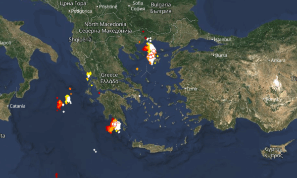 Κακοκαιρία 4-11: Διάσπαρτοι πυρήνες καταιγίδων – Live