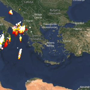 Καιρός 9-11: Ισχυροί πυρήνες καταιγίδων προ των πυλών – Live