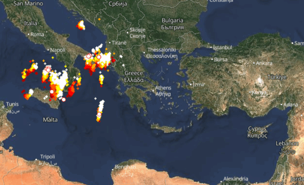 Καιρός 9-11: Ισχυροί πυρήνες καταιγίδων προ των πυλών – Live
