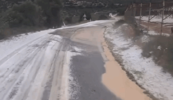 Καιρός 10-11: Σφοδρή χαλαζόπτωση στην Κορινθία – Το έστρωσε στα Δερβενάκια (vid)