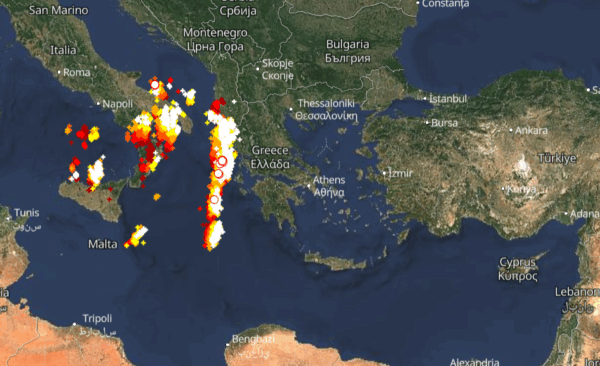 Καιρός 9-11: Λαίλαπα καταιγίδων στη δυτική Ελλάδα – Πού χτυπά τώρα Live