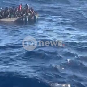 Τραγωδία ανοιχτά της Γαύδου σε ναυάγιο με μετανάστες – Τρεις νεκροί (vid)